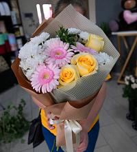 Букет цветов из:  Герберы, Розы и Хризантемы в Середе