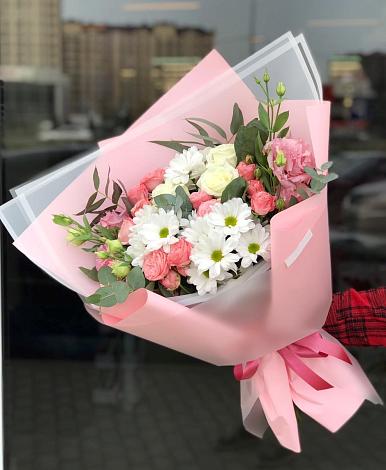 Букет цветов из: Розы, Лизиантусы и Хризантемы в Середе